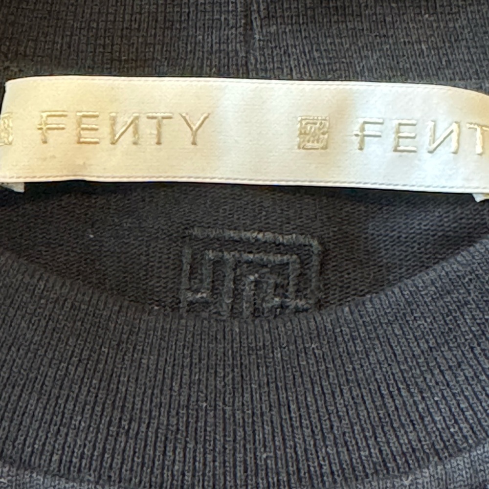 FENTY BEYOND LIMITS PRINT OVERSIZED T-SHIRT IN BLACK 100% cotton size XS EUC - Picture 7 of 10
